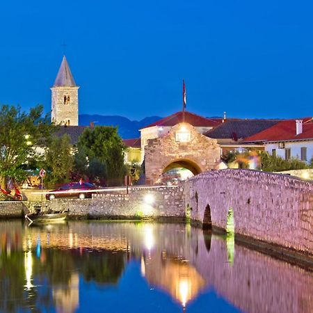 Apartment In Nin With Terrace, Air Conditioning, Wi-Fi Buitenkant foto
