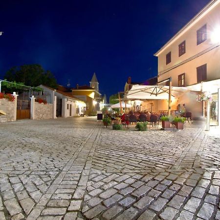 Apartment In Nin With Terrace, Air Conditioning, Wi-Fi Buitenkant foto