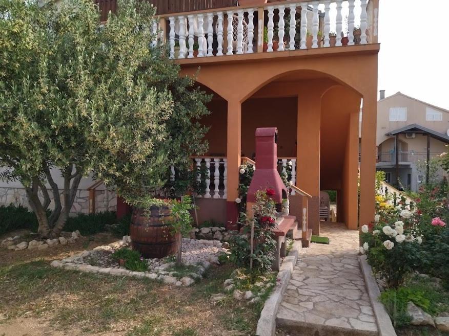 Apartment In Nin With Terrace, Air Conditioning, Wi-Fi Buitenkant foto