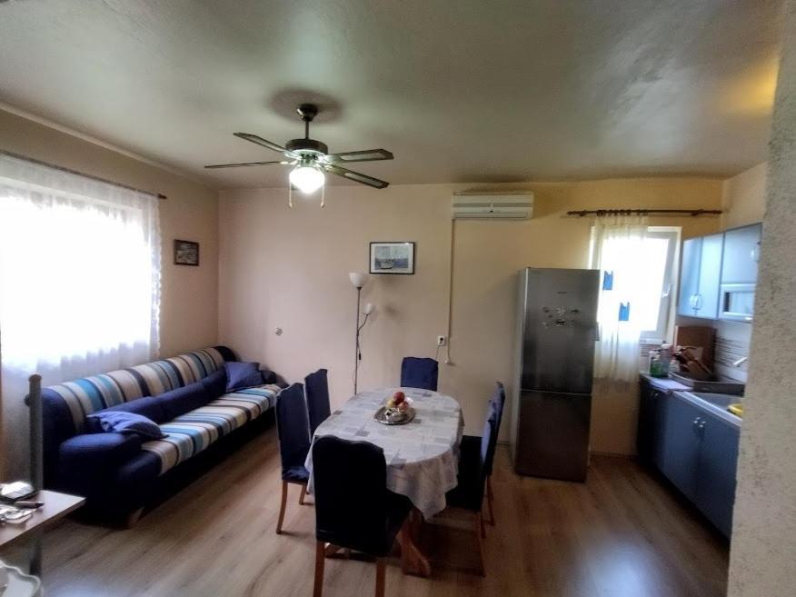 Apartment In Nin With Terrace, Air Conditioning, Wi-Fi Buitenkant foto