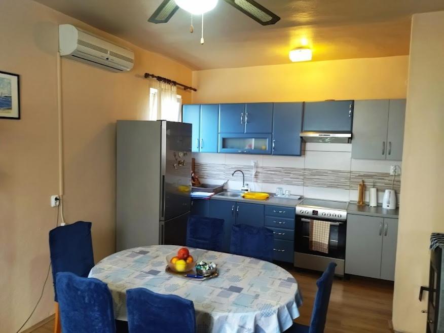 Apartment In Nin With Terrace, Air Conditioning, Wi-Fi Buitenkant foto
