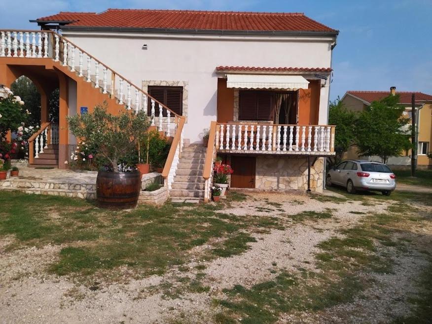 Apartment In Nin With Terrace, Air Conditioning, Wi-Fi Buitenkant foto